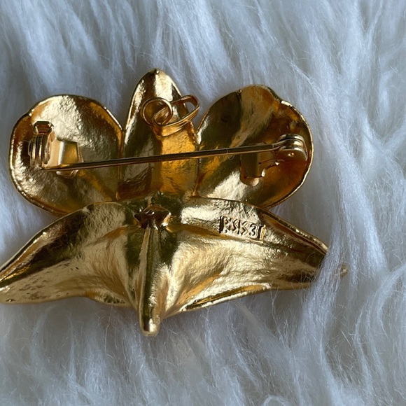 RISIS 24k Gold Dipped Real Orchid Singaporean Brooch or Pendant - Picture 6 of 8